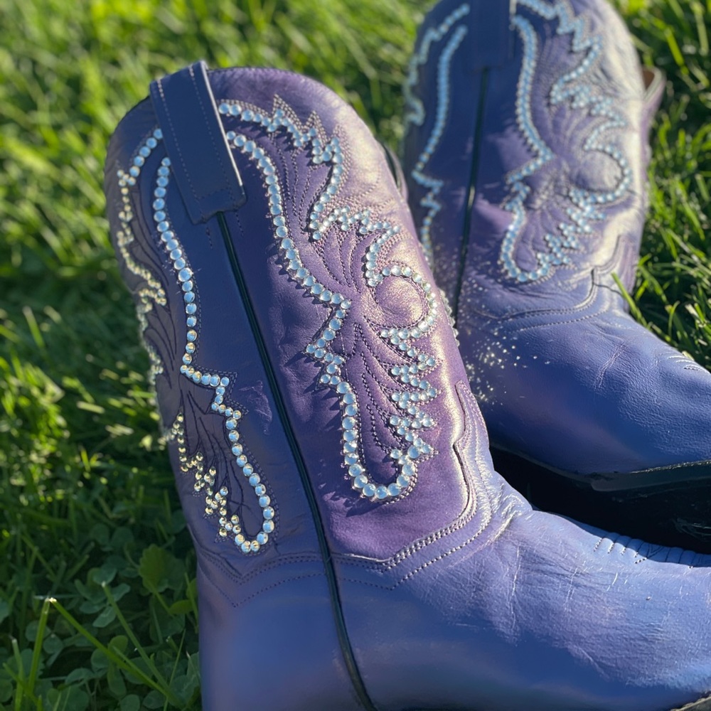 Bedazzled by me Dan Post purple cowboy boots size 8.5 never worn